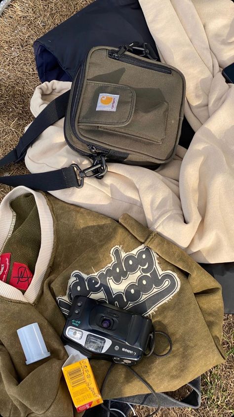 Carhartt Sling Bag Outfit, Carhartt Bag Outfit, Carhartt Sling Bag, Carhartt Bag, Spiderman Gifts, Handbag Essentials, Bag Outfit, Intp, Essential Bag