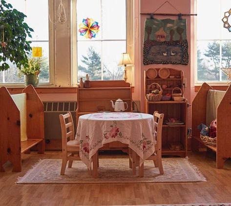 Waldorf Bedroom, Waldorf Playroom, Waldorf Preschool, Waldorf Kids, Waldorf Kindergarten, Reggio Classroom, Waldorf Homeschool, Waldorf School, Mom Friends