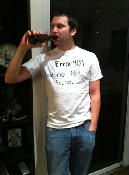 Take Sharpie to a plain white tee and you get a 404 Error. | 31 Insanely Clever Last-Minute Halloween Costumes Geeky Halloween Costumes, Diy Costumes Men, Last Minute Kostüm, Cheap Halloween Costumes, Diy Kostüm, Hallowen Costume, Last Minute Costumes, Cheap Halloween, Last Minute Halloween Costumes