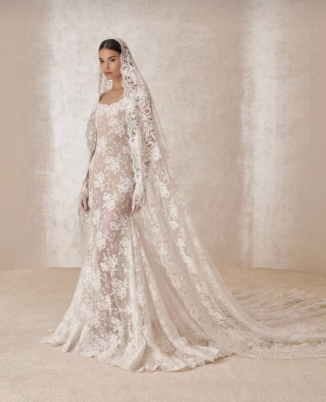 Lace Wedding Veil Long, Lace Dress With Lace Veil, Mexican Lace Wedding Dress, All Lace Veil, Unique Wedding Veil Ideas, Long Wedding Veils Lace, Unique Veils Wedding, Lace Wedding Dress With Veil, Spanish Lace Wedding Dress