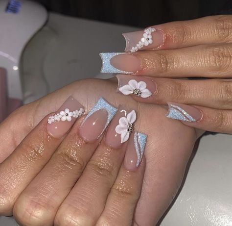 Quince Nails Dusty Blue, Blue Acrylics With Design, Dusty Blue And White Nails, Light Blue Quinceanera Nails, Light Purple Quince Nails, Acrylic Nails Medium Square, Acrylic Nails Ideas Medium Length, Short Nails With 3d Flowers, Baby Blue Quince Nails