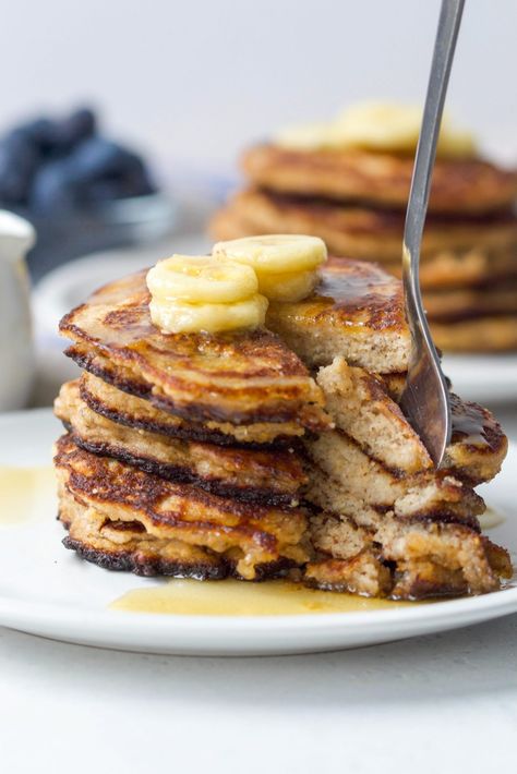 Banana Pancakes Paleo, Paleo Banana Recipes, Egg Free Breakfast Ideas, Low Calorie Breakfast Ideas, Gf Dairy Free Recipes, Sunday Brunch Ideas, Paleo Banana Pancakes, Healthy Brunch Ideas, Gluten Free Banana Pancakes