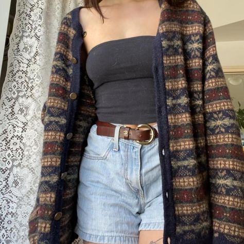 Retro Button-up Cardigan For Fall, Retro Knitted Fall Cardigan, Cardigans Aesthetic, Fall Cardigan Aesthetic, Grandpa Cardigan Outfit, Retro Fall Layering Cardigan, Grandpa Cardigan Outfit Aesthetic, Grandpa Sweater Outfit, Fall Thrifting