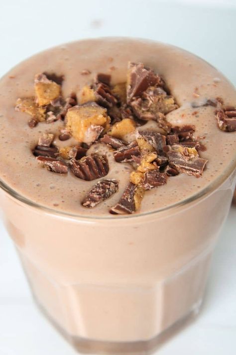 Tropical Smoothie Peanut Butter Cup, Peanut Butter Cup Smoothie Copycat, Tropical Smoothie Recipes Copycat, Balanced Nutritionist, Smoothie Peanut Butter, Peanut Butter Cup Smoothie, Tropical Smoothie Recipes, Tropical Smoothie Cafe, Peanut Butter Cups Recipe