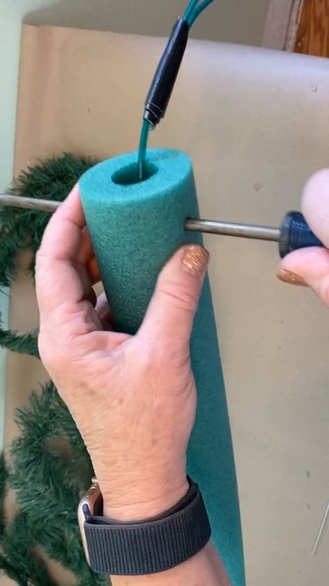 Hometalk | Save your pool noodles for Christmas! 👀🎄 | Instagram Pool Noodle Arch Diy Christmas, Christmas Pool Noodle Ideas, Christmas Garland Fireplace, Pool Noodle Christmas Wreath, Pool Noodle Wreath, Noodles Ideas, Holiday Crafts Gifts, Christmas Instagram, Tree Collar