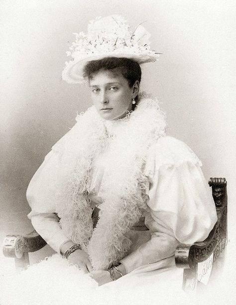 Alexandra Feodorovna | photo original in my tumblr antique -… | MADAME VINTAGE | Flickr Empress Alexandra, House Of Romanov, Alexandra Feodorovna, Romanov Dynasty, Princess Alice, Tsar Nicholas Ii, Tsar Nicholas, Romanov Family, Russian History