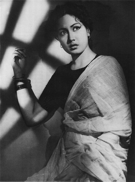 Mina Kumari, Meena Kumari, Bollywood Glamour, 70’s Style, Bollywood Pictures, Film World, Retro Bollywood, Indian Star, Vintage Bollywood