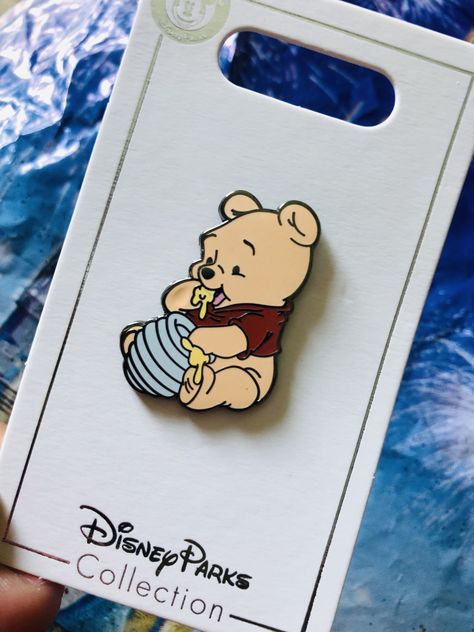 Disney trading pin Disney Pin Aesthetic, Disney Tiny Collection, Disney Enamel Pins, Disney Pins Sets, Disney Pins Trading, Disneyland Pins, Disney Pin Collections, Disney Pin Trading, Alternative Disney