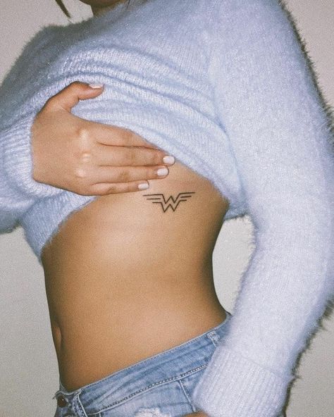 Wonder Woman Symbol Tattoo, Small Wonder Woman Tattoo, Wonder Woman Logo Tattoo, Wonder Woman Tattoos, Womens Tattoo Ideas, Wonder Woman Costume Diy, Wonder Woman Symbol, Mom Baby Tattoo, Wonder Woman Tattoo