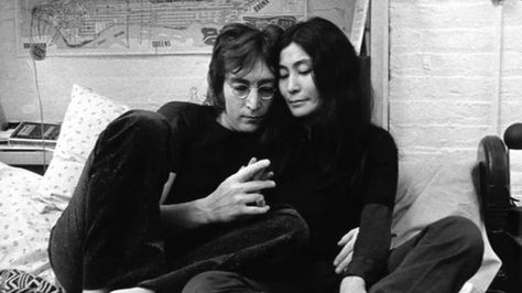 john and yoko Rock Couple, Plastic Ono Band, John Lennon Yoko Ono, Beatles Vinyl, Beatles Girl, John Lennon And Yoko, Yoko Ono, Lonely Heart, Ringo Starr