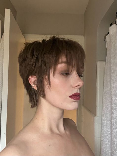 Straight Pixie Mullet, Pixie Fairy Haircut, Pixie Haircut Shaggy, Slightly Grown Out Buzzcut, Mixie Cut Girl, 2000s Pixie Cut, Grown Out Pixie Haircut, Platinum Short Hair Pixie, Mullet Growing Out