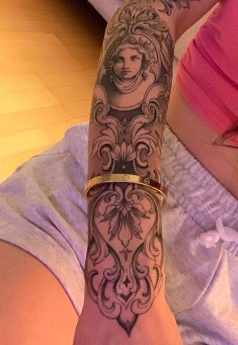 Mother Earth Tattoo, Tatuaje Hello Kitty, Piercings And Tattoos, Stile Kylie Jenner, Cool Nature, Mother Nature Tattoos, Crazy Tattoos, Pretty Hand Tattoos, Tattoos For Women Half Sleeve