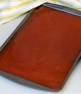 Fruit Paste Recipe, Pear Paste, Fruit Paste, Fruit Leathers, Homemade Tomato Paste, Tomato Paste Recipe, Homestead Skills, Fruit Jellies, Quince Recipes