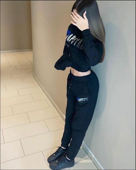 Eshay Girls Outfits, Roadman Girl, Drill Girl, Pretty Sneakers, Xmas Outfits, Beautiful Photoshoot Ideas, Girly Girl Outfits, Girl Fits, Simple Trendy Outfits