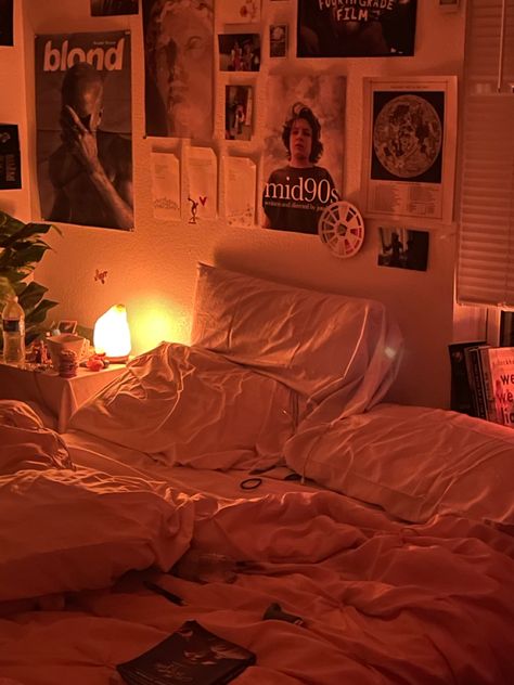 Room With Personality, Addison + Core + Aesthetic, Down Town Bedroom Aesthetic, Warm Lit Bedroom, Comfortable Room Aesthetic, Melissacore Aesthetic, Addison Core Aesthetic, Downtown Aesthetic Bedroom, Downtown Girl Dorm Room