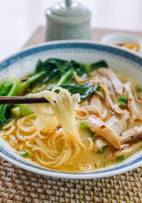 Chinese Chicken Noodle Soup, Vegan Ramen Recipes, Vegan Japanese, Vegan Ramen, Chinese Chicken, Ramen Recipes, Noodle Soup Recipes, Savory Vegan, Soup Recipes Chicken Noodle