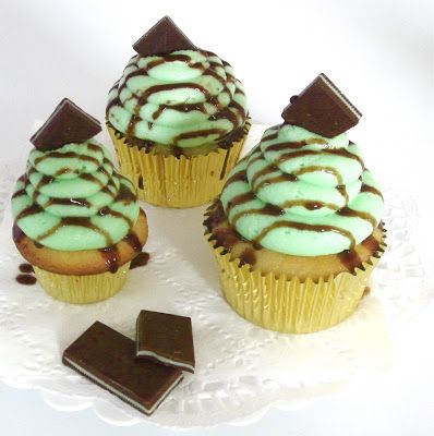 Cupcake Swirl, Chocolate Mint Cupcakes, Oreo Cupcake Recipe, Mint Chocolate Candy, Cupcake Arrangements, Mint Cupcakes, Mint Frosting, Andes Mints, Delicious Cupcakes Recipes