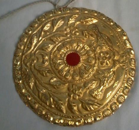 Samyangphung, A limbu ornament worn by women Kali Thakur, Assamese Jewellery, Nepali Culture, Nepali Jewelry, Gold Jewellry, Hair Jewellery, Jewellery Indian, Wedding Plan, Indian Jewellery Design Earrings