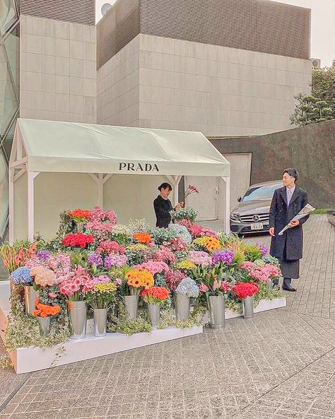 Popup Event, Floral Stand, Craft Market Display, Flower Shop Design, Pop Up Bar, Flower Cart, Flower Store, Flower Studio, Event Inspiration