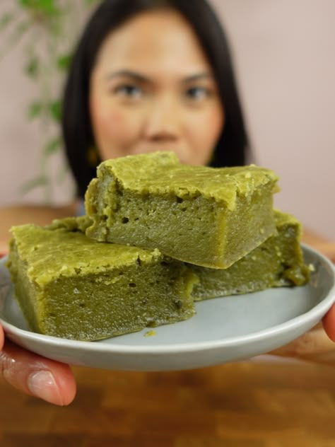 Matcha Butter Mochi - Jeanelleats Food and Travel Blog Matcha Mochi Cake, Matcha Mochi Brownies, Matcha Butter Mochi, Matcha Mochi Recipe, Pandan Recipe, Matcha Recipe Baking, Matcha Butter, Mochi Recipes, Hawaiian Dessert