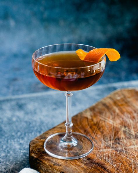 The Martinez cocktail is a true classic! A cousin to the Martini and Manhattan, it's sophisticated and classy: perfect for slow sipping. #martinez #martinezcocktail #classiccocktail #maraschino #classic #cocktailrecipe #cocktail Girls Night Drinks Cocktails, Martinez Cocktail, Best Gin And Tonic, Liqueur Cocktails, Girls Night Drinks, Hemingway Daiquiri, Maraschino Liqueur, Gin Fizz Cocktail, A Couple Cooks