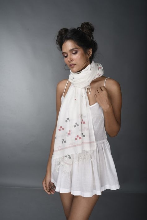 Handwoven cotton jamdani scarves Jamdani Scarves, West Bengal, Things To Wear, Hand Weaving, Summer Dresses, How To Wear