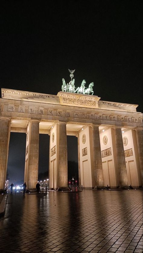 Classical Building, Europe Train, Berlin Travel, Building Aesthetic, Brandenburg Gate, Berlin City, Travel Around Europe, Dream City, City Aesthetic