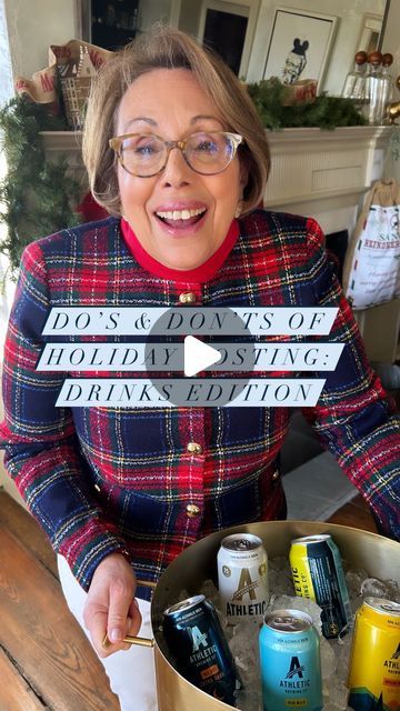 Babs on Instagram: "Here are my Do’s and Don’ts for Holiday drinking & cocktailing! XO, Babs Don’t panic if your drinks are warm! Do quickly chill them down with my favorite trick. Fill a beverage bucket with ice, a selection of beverages, a little cold water and a cup of coarse salt, which will get those drinks cold in under five minutes! Don’t mix up your drink with other party-goers! Do get some washi tape and leave it, along with a wax pencil, at your drink station. It identifies your drink AND it doubles as a name tag! A great icebreaker or a little reminder for people. Write big! Don’t assume everybody will be cocktailing. Do include a variety of non-alcoholic options. I really like @athleticbrewing - Non-alcoholic beer has come a LONG way, this tastes great. There’s Run Wi Serving Ice At A Party, Diy Ice Bucket Ideas Drink Stations, Keeping Drinks Cold At A Party, Ice Bucket Ideas Drink Stations, Diy Ice Bucket, Beverage Station Party, Holiday Party Drinks, Drink Bucket, Party Prep