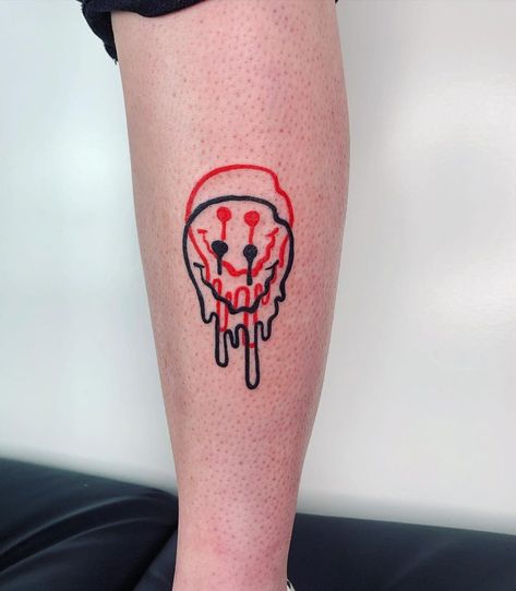 Trippy Small Tattoos, 3ball Tattoo, Idiotic Tattoos, Illusion Tattoo Ideas, Angry Tattoos, Two Faced Tattoo, Chris Tattoo, Illusion Tattoo, Smiley Face Tattoo