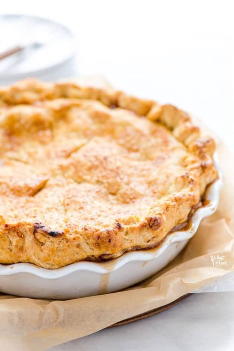 This Gluten Free Apple Pie recipe makes a delicious, homemade apple pie that tastes just like grandma used to make. Sweet, spiced apples in a flaky gluten free pie crust is pure apple pie perfection. Bake this easy apple pie all Fall or save it as a special occasion dessert for Thanksgiving. This gluten free pie recipe doesn’t sacrifice flavor or texture! Gluten Free Apple Pie from scratch recipe from @whattheforkblog - visit whattheforkfoodblog.com for more gluten free desserts! Gluten Free Apple Pie Recipe, Gluten Free Pies Recipes, Pretty Pie Crust, Gluten Free Apple Pie, What The Fork, Best Apples For Baking, Flaky Pie Crust Recipe, Pie Crust Recipe Easy, Apple Pie Recipe Easy