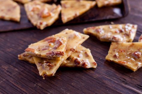 26 Satisfying Sweet And Salty Snack Recipes - Food.com Bacon Brittle Recipe, Salty Snack Recipes, Pantry Cooking, Spiced Popcorn, Brittle Recipes, Pork Bacon, Maple Bacon, Salty Snacks, Homemade Candies