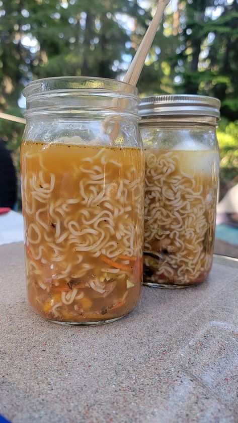 Ramen Jars for Camping - Easy DIY Recipes Ramen In Jar, Jar Noodles Recipes, Mason Jar Ramen Work Lunches, Ramen In A Jar, Ramen Jars, Mason Jar Ramen, Reames Noodles, Veggies Grilled, Chicken Alfredo Lasagna