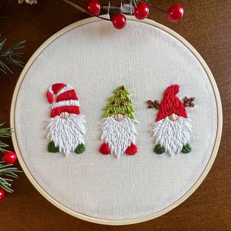 The cutest Christmas embroidery designs for your holiday stitching. Thread your needle and stitch your way through the winter season. Embroidery Christmas Ornaments, Diy Christmas Wall, Christmas Hand Embroidery, Dog Embroidery Designs, Winter Embroidery, Beginner Embroidery, Christmas Embroidery Patterns, Christmas Craft Projects, Christmas Embroidery Designs