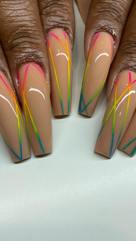 Lines In Nails Design, Nude Nails With Color Design, Stylish Acrylic Nails, Nail Art With Lines, Europe Nails Design, Good Nails, Neon Outline Nails, Rainbow Outline Nails, Crazy Nails Ideas