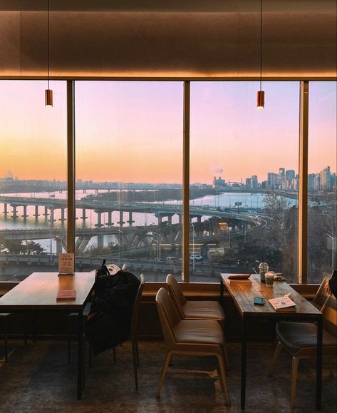 Cafe Korea, Korea Cafe Aesthetic, Aesthetic Cafe Korea, Korea Sunset Aesthetic, Aesthetic Coffee Shop Korea, Cafe Aesthetic Korean Exterior, Seoul View From Window, Dark Bedroom Aesthetic, Korea Cafe