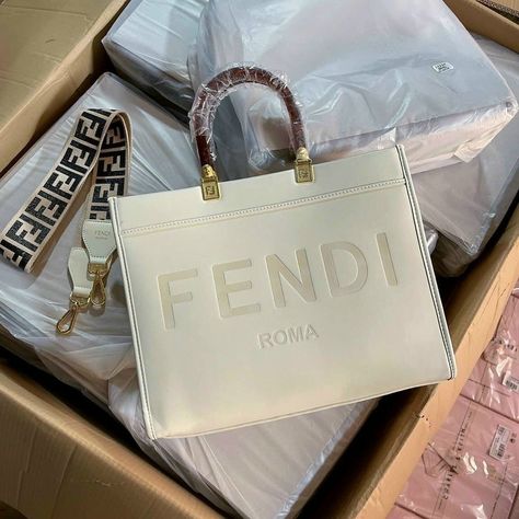 Fendi Sunshine, Fendi Peekaboo Bag, Fendi Tote, Life Of Luxury, Tote Outfit, Fendi Bag, Fendi Peekaboo, Fendi Logo, Favorite Handbags