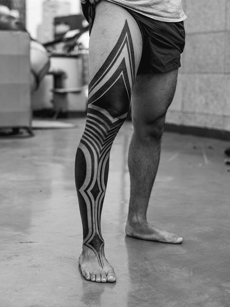 Full Leg Tattoo Men, Geometric Tattoo Leg, Alex Tattoo, Leg Band Tattoos, Geometric Tattoo Sleeve Designs, Tattoo Perna, Suit Tattoo, Full Leg Tattoos, Blackout Tattoo