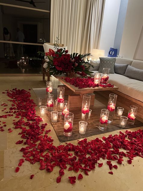 Date Night Decor, Candle Light Dinner Ideas, Valentine Day Aesthetic, Aesthetic Valentines Day, Valentines Day Gifts Ideas, Romantic Dinner Decoration, Romantic Room Surprise, Aesthetic Valentines, Romantic Room Decoration