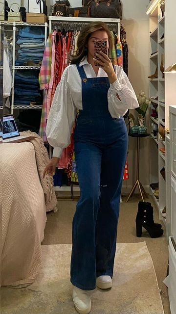 70s Fashion Overalls, Overalls Outfit 70s, 70s Overalls Outfit, White Overalls Outfit, Clothes Thrifting, 70s Overalls, 70s Jumpsuit, College Clothes, White Overalls