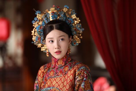 Chinese Jewerly, Qing Dynasty Fashion, Chinese Empress, Story Of Yanxi Palace, Princess Adventure, Yanxi Palace, Movies By Genre, Chinese Hairstyle, Jewelry Fashion Trends