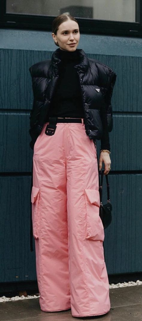 Puffy Pants Outfit, Gucci Purse, Puffy Vest, Women Clothes, Pants Outfit, Parachute Pants, Ootd, Street Style, My Style