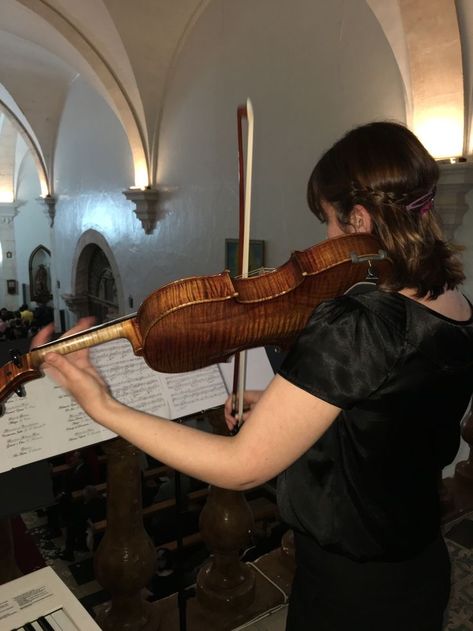 Viola Instrument Aesthetic, Viola Aesthetic Instrument, Orchestra Aesthetic, Violin Aesthetic, Musician Room, Girl Playing Violin, Viola Instrument, Playing The Violin, Violin Art