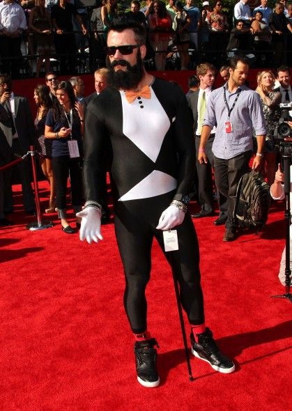 This is AMAZING. And HILARIOUS. Tuxedo Jumpsuit, Espy Awards, Brian Wilson, Gym Outfit Men, Clothes Men, Beard Life, Sf Giants, Blog Images, Gym Clothes