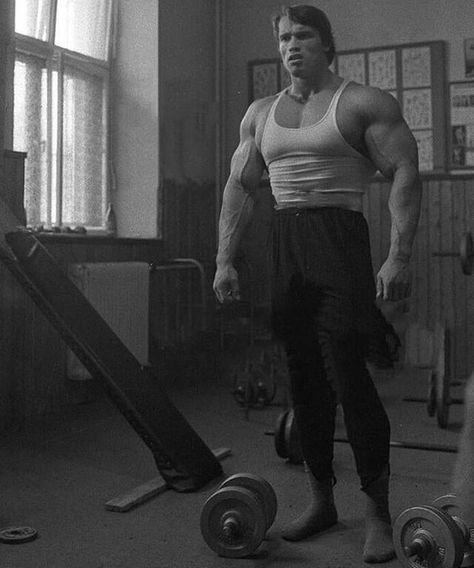 Arnold Schwarzenegger 👑 on Instagram: “🔥 EXTREMELY RARE PIC 🔥 I love this one 😍😍 #bodybuilding #bodybuilder #bodybuildingmotivation #bodybuildinglifestyle #bodybuildingcom…” Arnold Schwarzenegger Gym, Arnold Bodybuilding, Arnold Schwarzenegger Bodybuilding, Best Bodybuilder, Schwarzenegger Bodybuilding, 80s Workout, Arnold Classic, Mr Olympia, Golds Gym