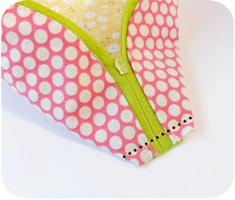 Ends Dumpling Bag Pattern Free, Zip Pouch Tutorial, Make Dumplings, Cosmetic Bag Pattern, Pouch Diy, Zipper Pouch Tutorial, Dumpling Bag, Pattern Purse, Pouch Tutorial