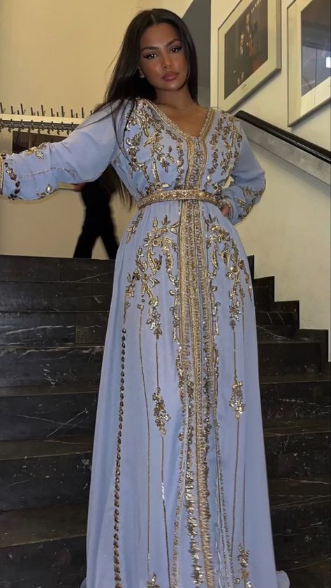 Blue Caftan, Moroccan Kaftan Dress, Moroccan Bride, Estilo Hijab, Arabic Dress, Moroccan Clothing, Moroccan Kaftan, Moroccan Fashion, Braut Make-up