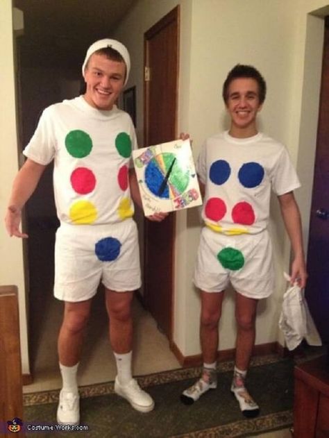 Funny & Easy College Halloween Costumes for Guys! Check out our awesome list of Halloween costumes for college guys that everyone will remember! Twister Costume, Mens Halloween Costumes Diy, List Of Halloween Costumes, Gay Halloween Costumes, 3 People Costumes, Easy College Halloween Costumes, Cosplay Men, Carnaval Outfit, Boys Costumes