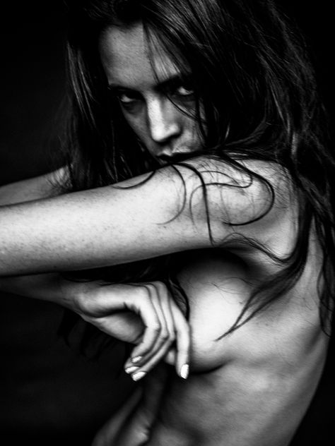 Kesler Tran, Female Anatomy, Jolly Roger, Great Body, Black And White Portraits, Skin Art, Model Photography, Screen Shot, Beautiful Outfits