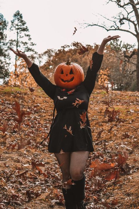 Plus Size Pumpkin Head Photoshoot, Punkin Head Pictures, Plus Size Halloween Photoshoot, Pumpkin Head Photoshoot Ideas, Spooky Girl Aesthetic, Pumpkin Head Photoshoot Friends, Pumpkinhead Photoshoot, Pumpkin World, I Love October