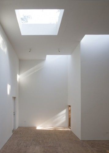 Light comes from skylights, cut to achieve 25 foot candles of natural light on the walls, eliminate the need for electricity. Steven Holl, Steel Columns, Empty Room, Space Architecture, Light And Space, Natural Landscape, Light Architecture, 인테리어 디자인, Small Space